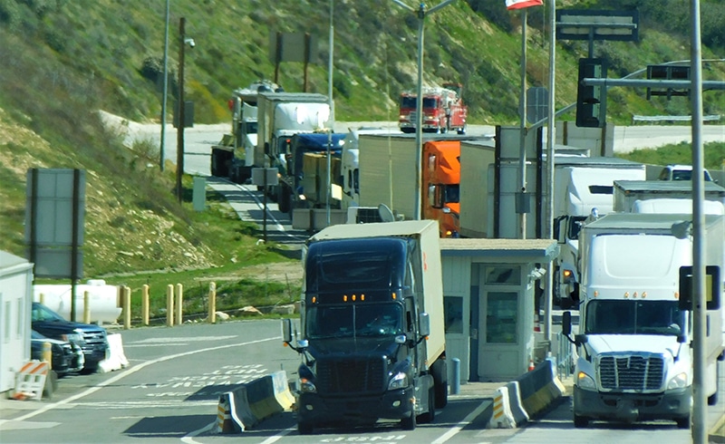 big-rig-semi-trucks-in-the-weigh-station-2026-01-08-06-03-32-utc